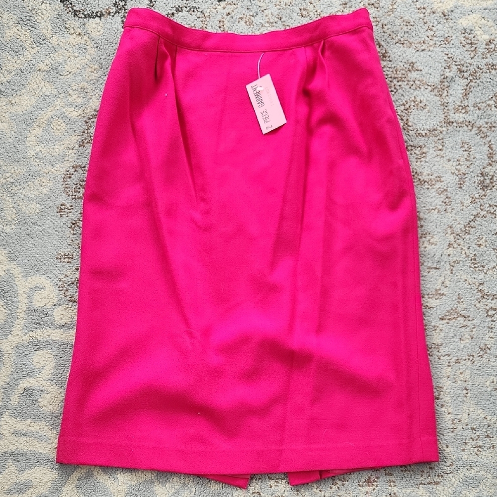 Kasper Women’s Hot Pink Two-Piece Skirt Set with Gold Buttons - Picture 11 of 11